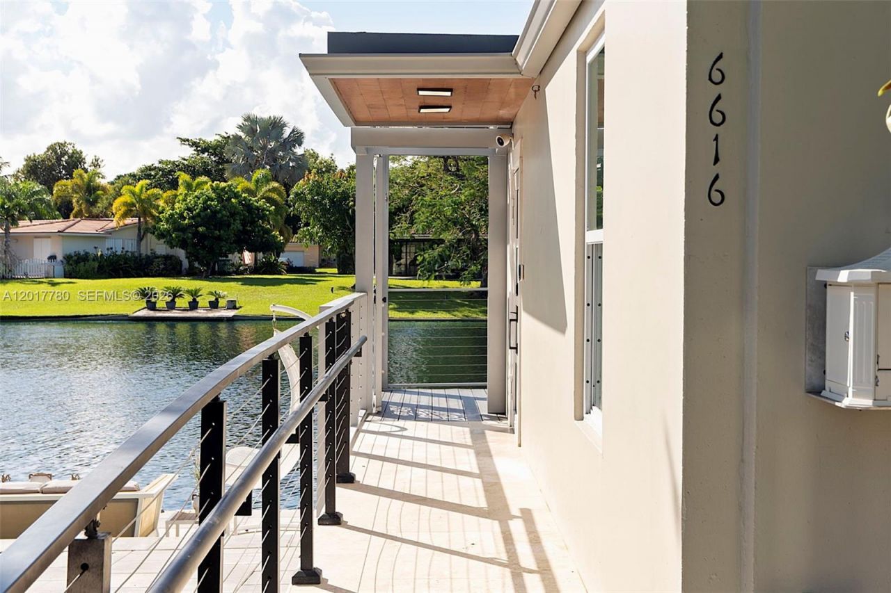 6616 E Miami Lakes Dr E , Miami Lakes, FL 33014 Photo