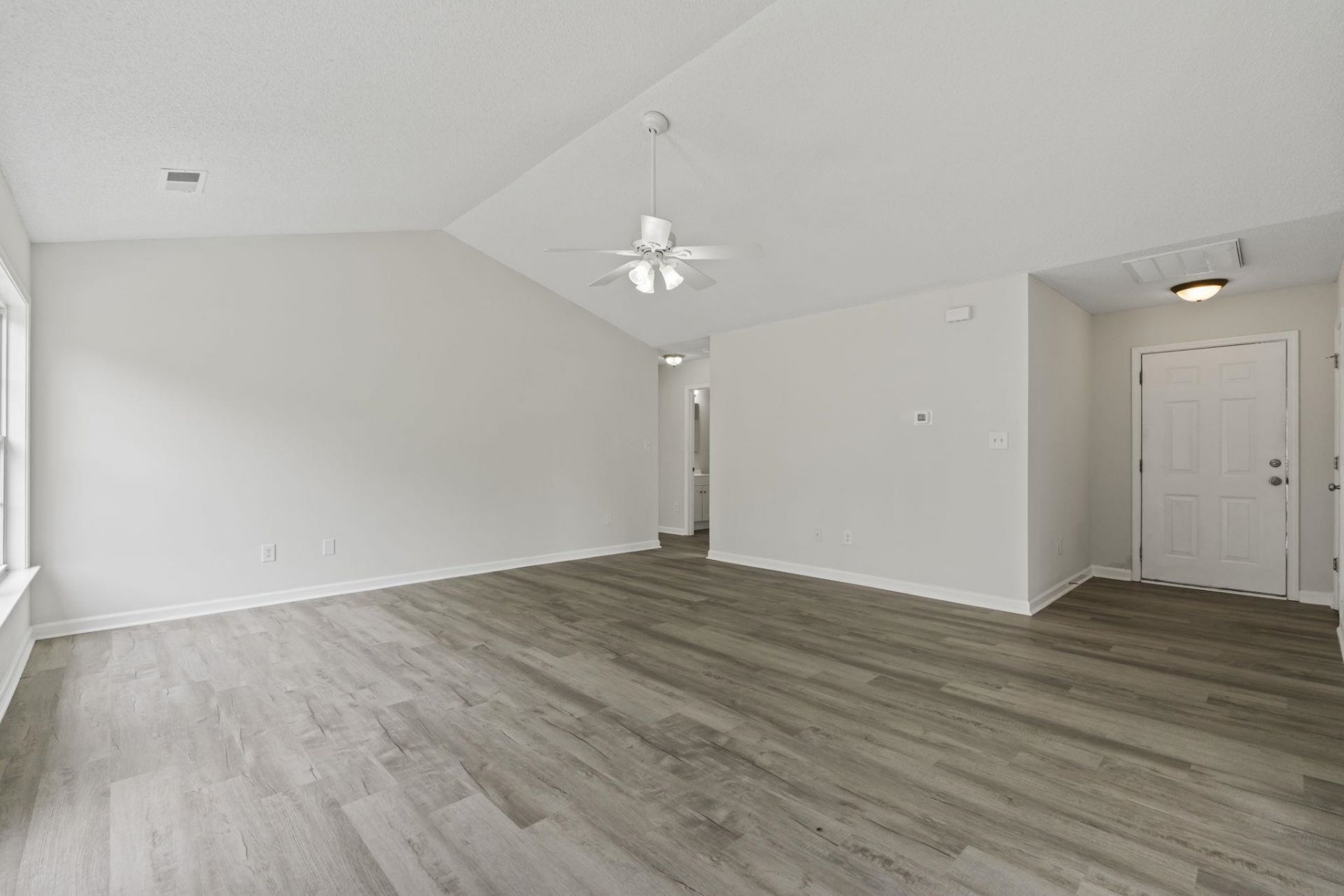 957 Bellflower Dr. Photo 11