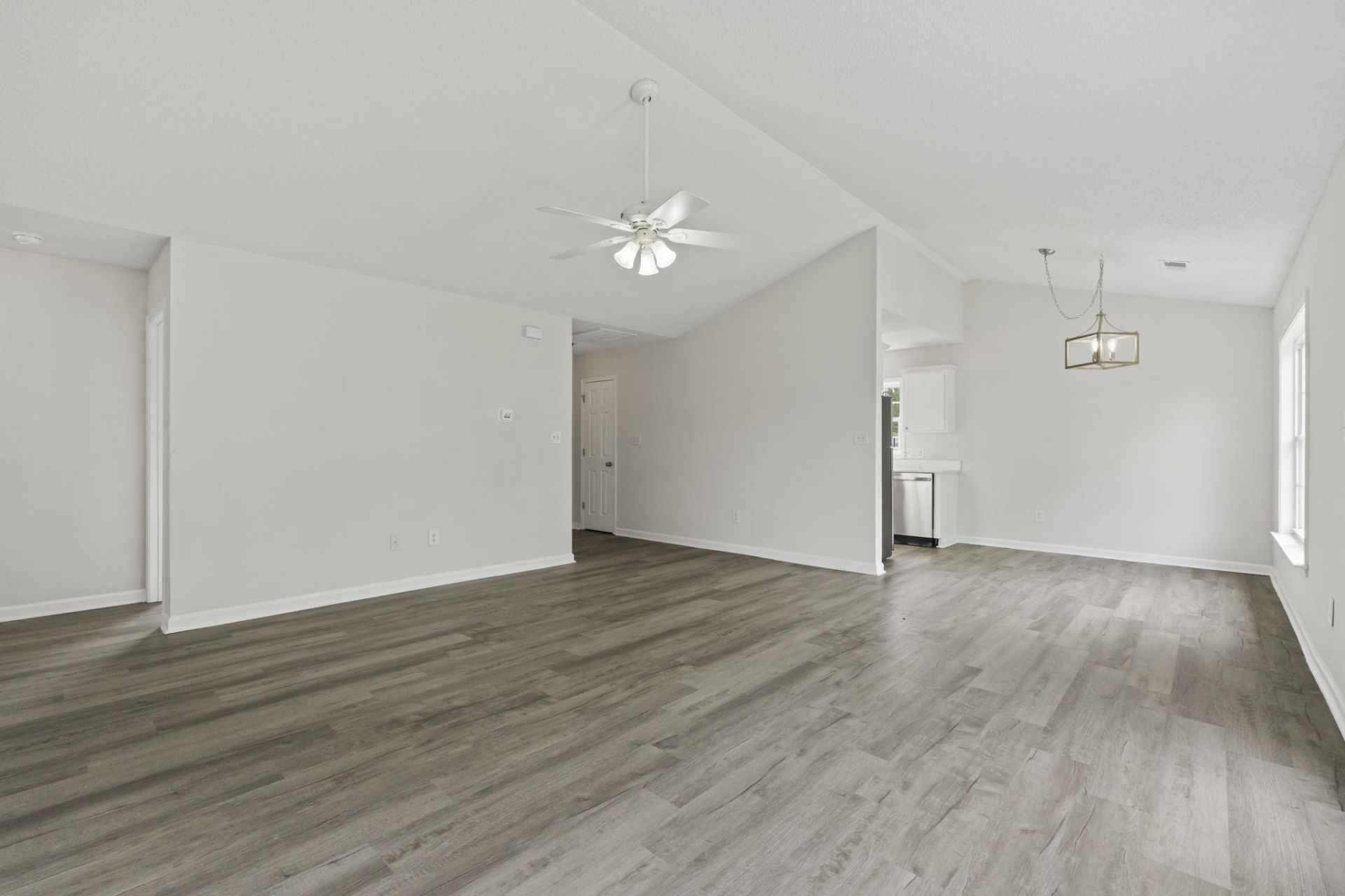 957 Bellflower Dr. Photo 12