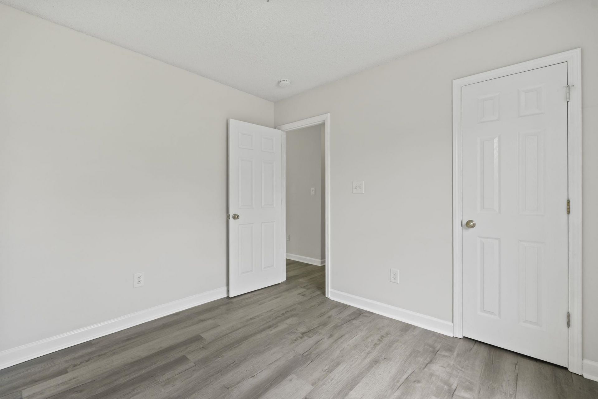 957 Bellflower Dr. Photo 15