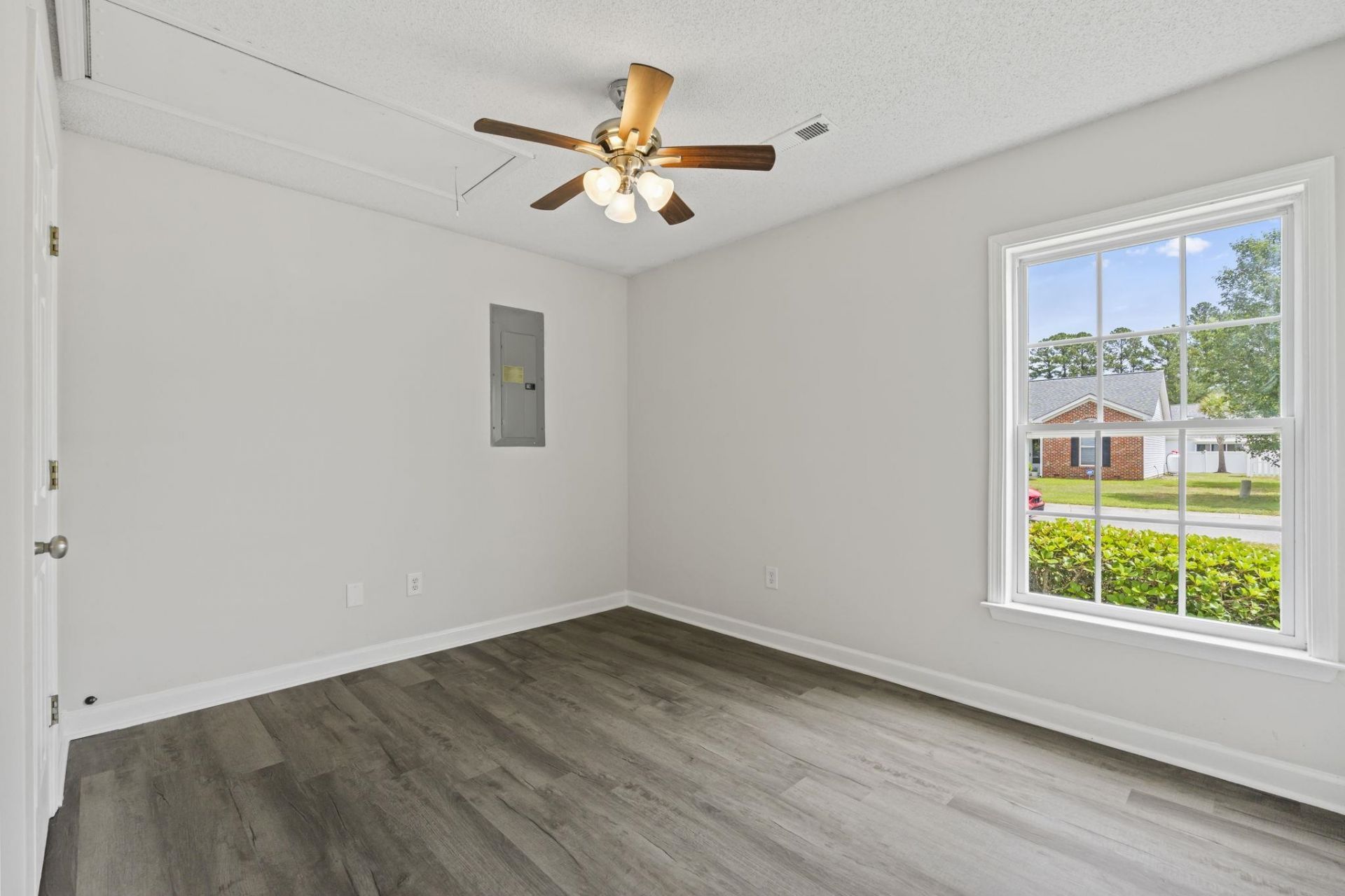 957 Bellflower Dr. Photo 17
