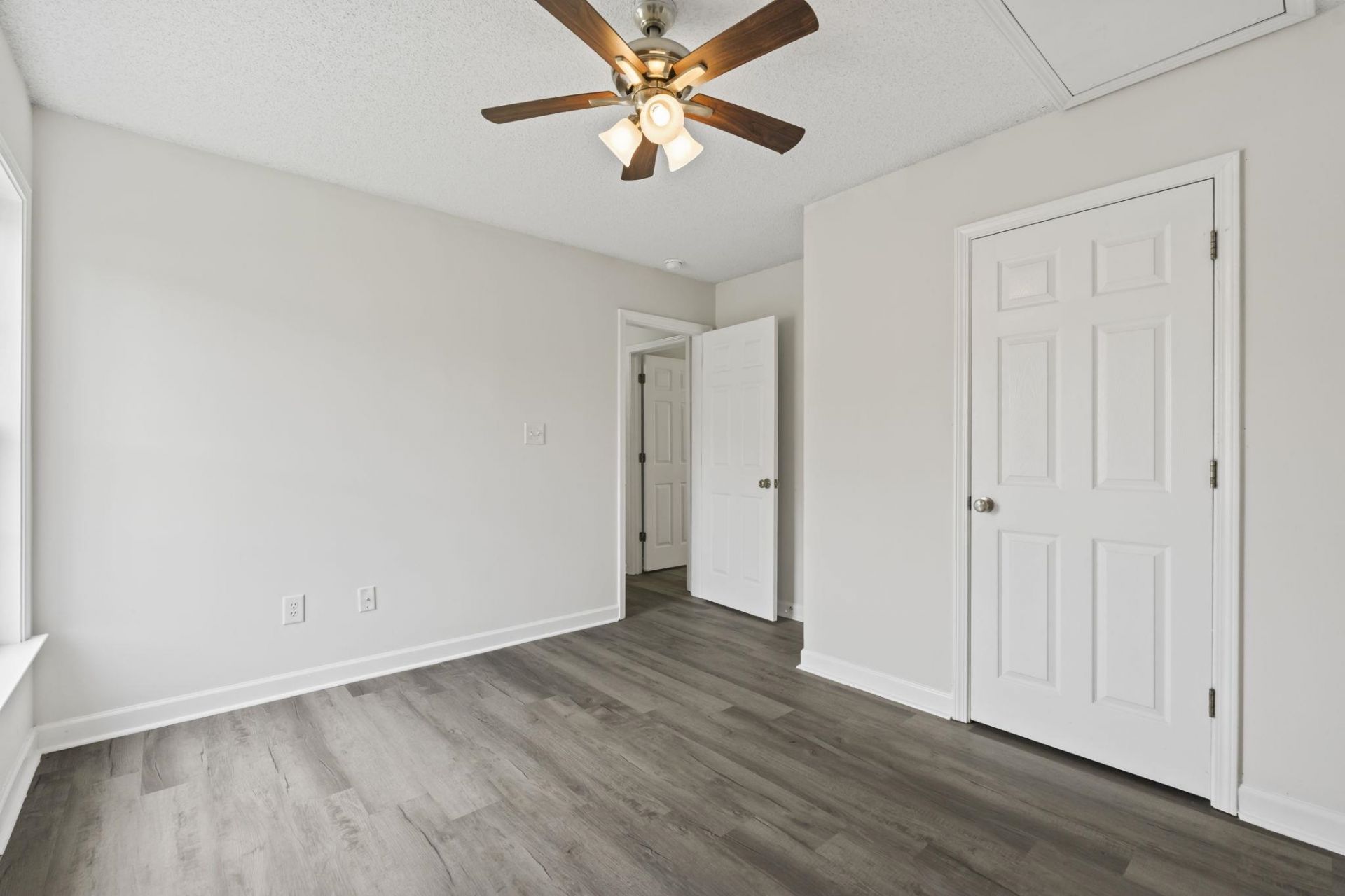 957 Bellflower Dr. Photo 18