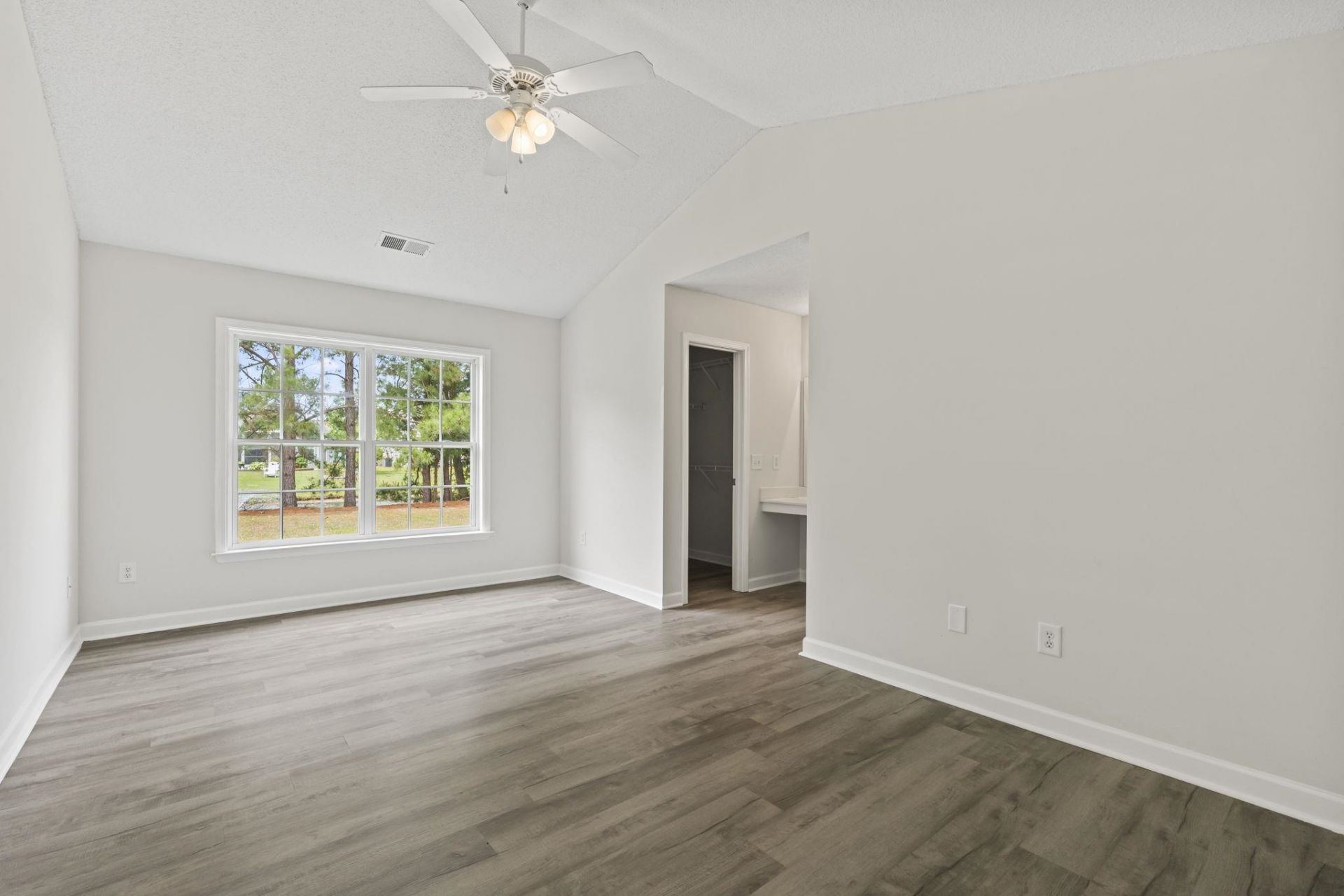 957 Bellflower Dr. Photo 19