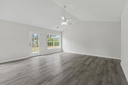 957 Bellflower Dr. photo 4