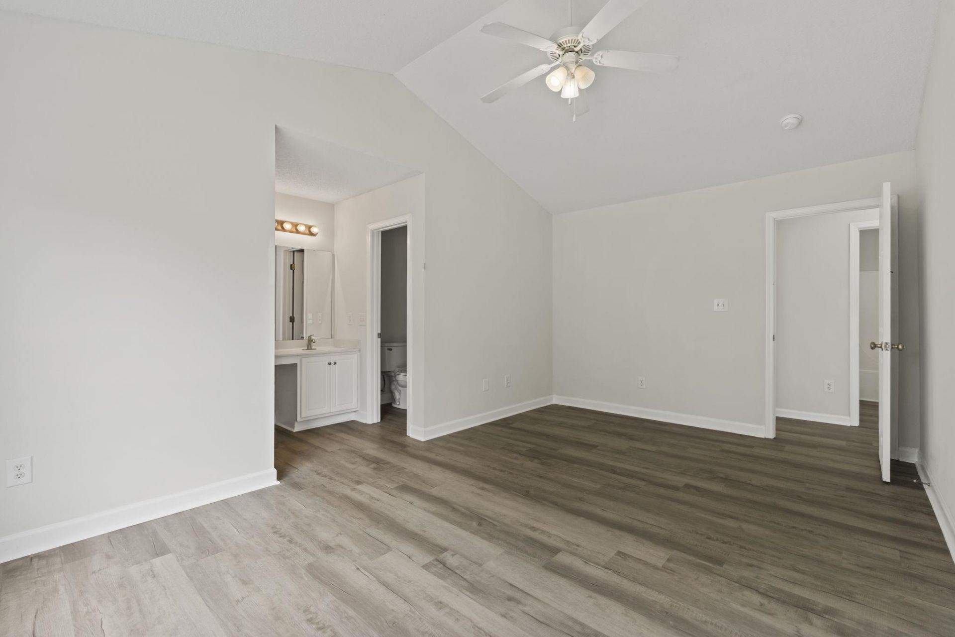 957 Bellflower Dr. Photo 20