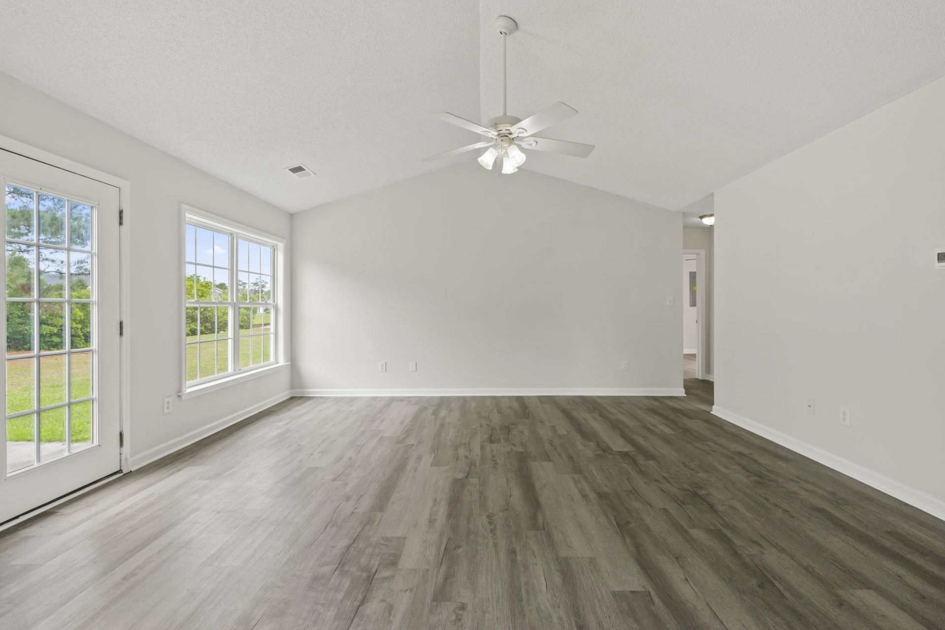 957 Bellflower Dr. Photo 28
