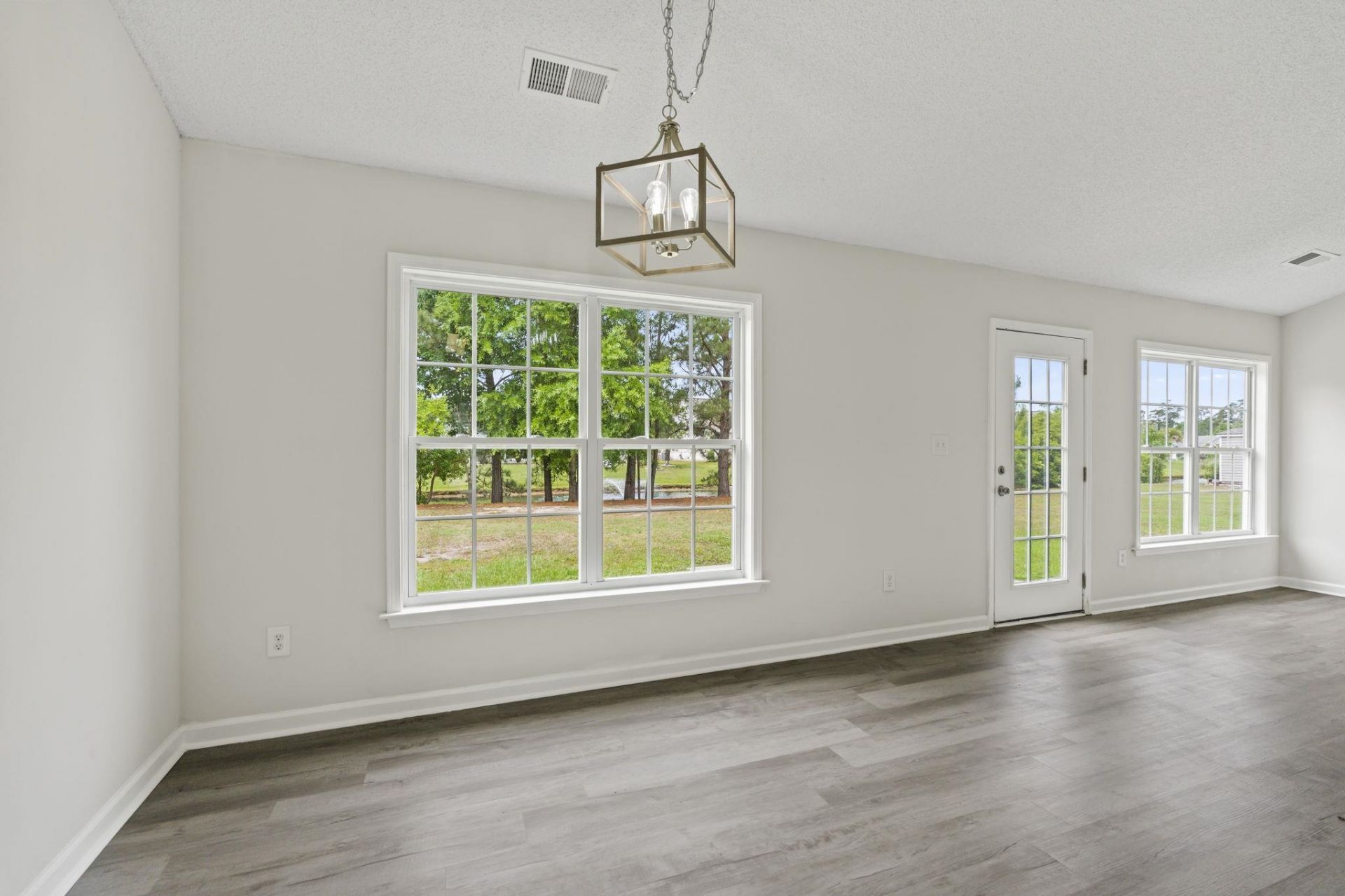 957 Bellflower Dr. Photo 32