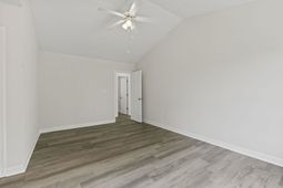 957 Bellflower Dr. photo 4
