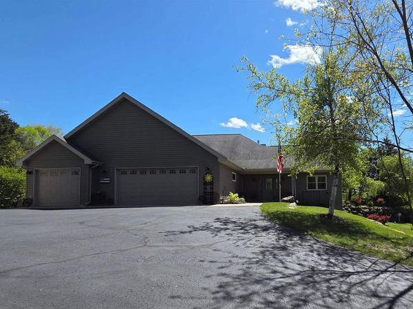 7247 W Breneman Road, Pardeeville, WI 53954