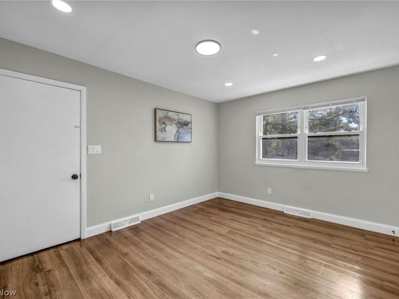 1074 E 168th Street, Cleveland, OH 44110 Photo 11