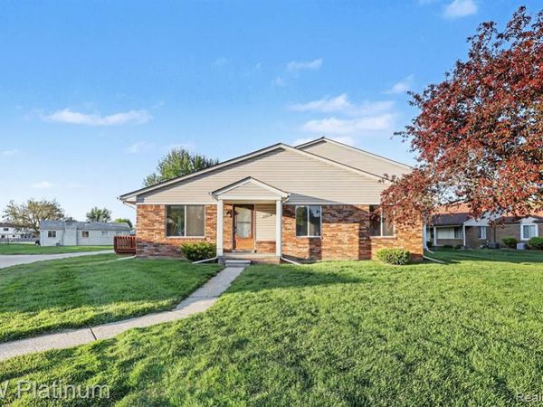 31825 Breezeway , Chesterfield Twp, MI 48047