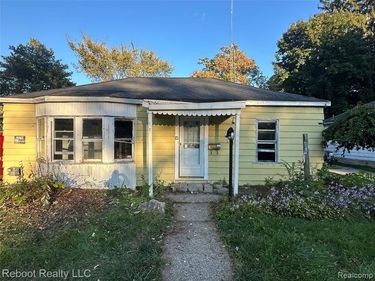 1940 Robinwood Avenue, Saginaw, MI 48601