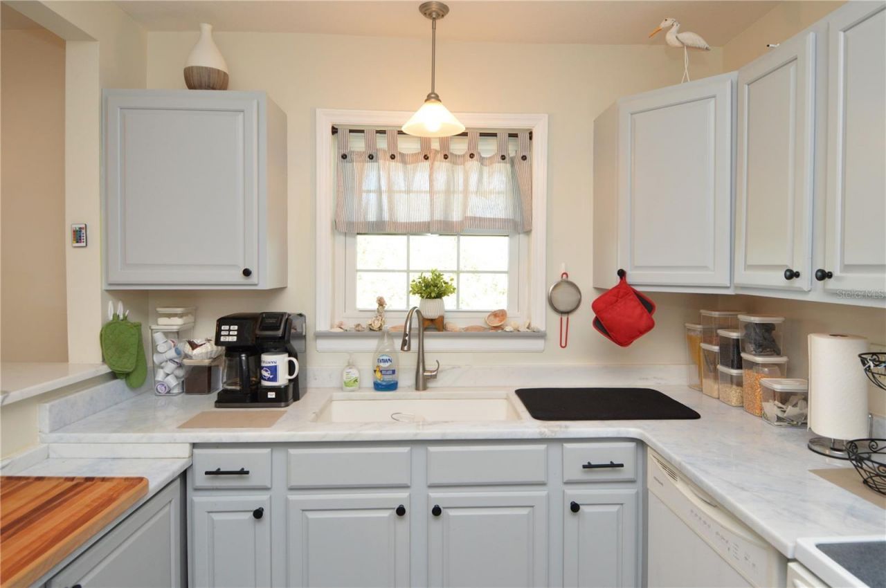 121 Seahorse Drive Se, Unit C, Saint Petersburg, FL 33705 Photo