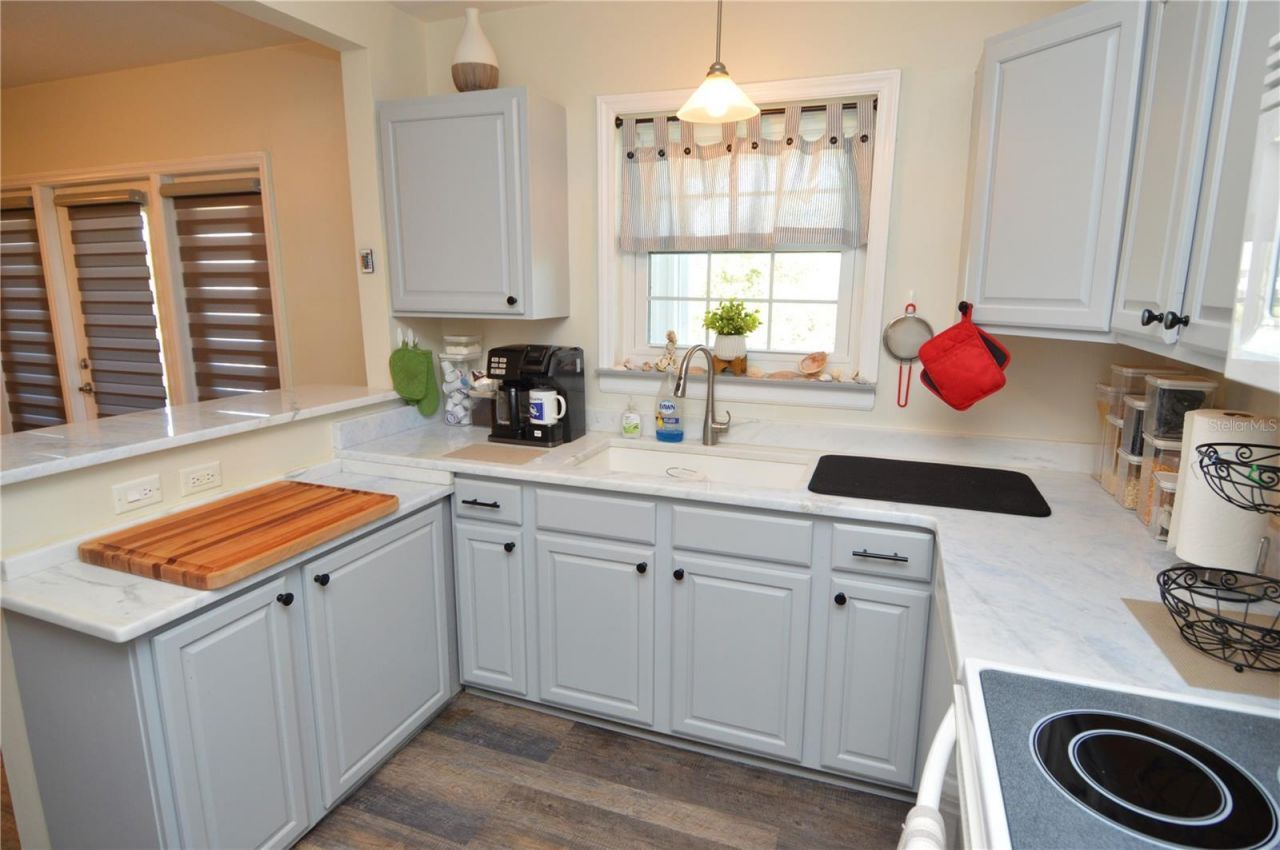 121 Seahorse Drive Se, Unit C, Saint Petersburg, FL 33705 Photo