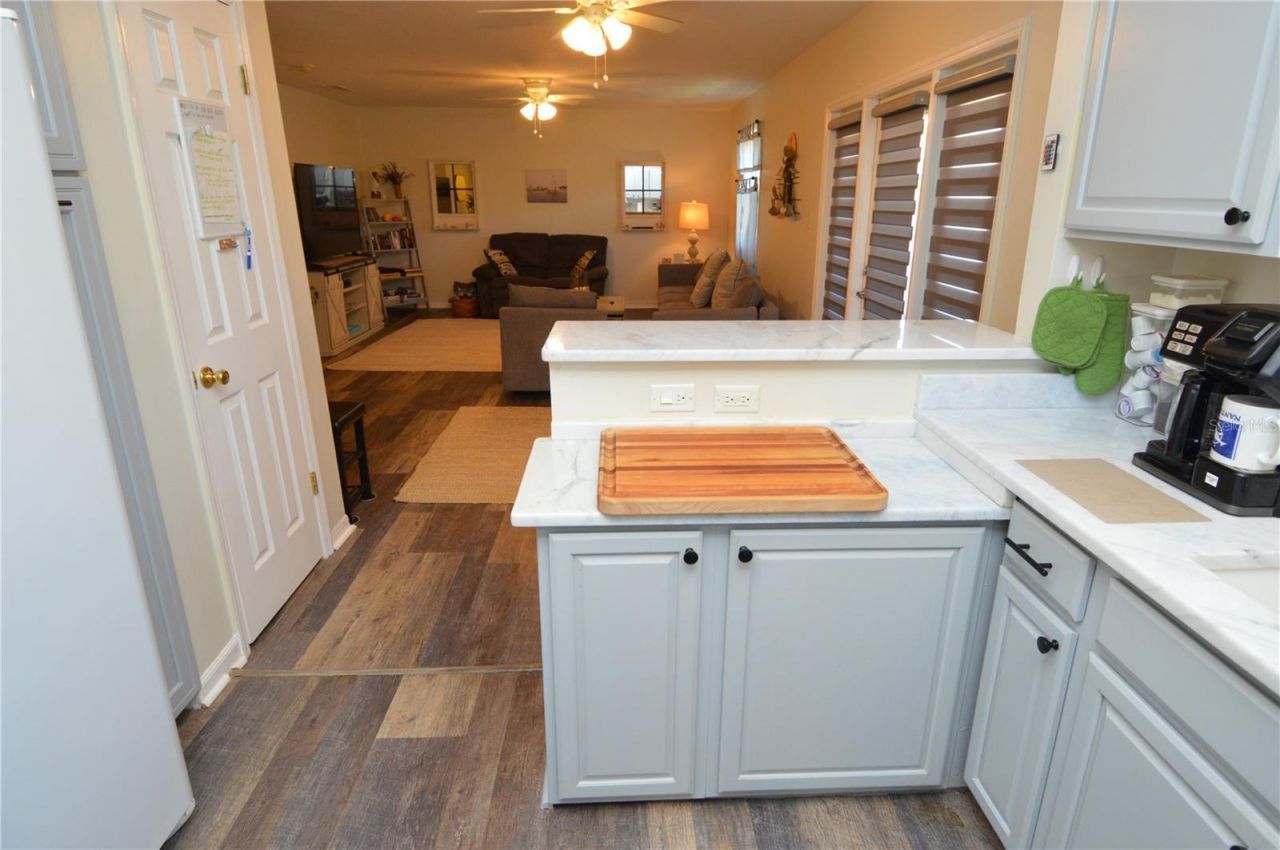 121 Seahorse Drive Se, Unit C, Saint Petersburg, FL 33705 Photo