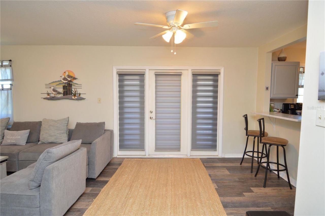 121 Seahorse Drive Se, Unit C, Saint Petersburg, FL 33705 Photo