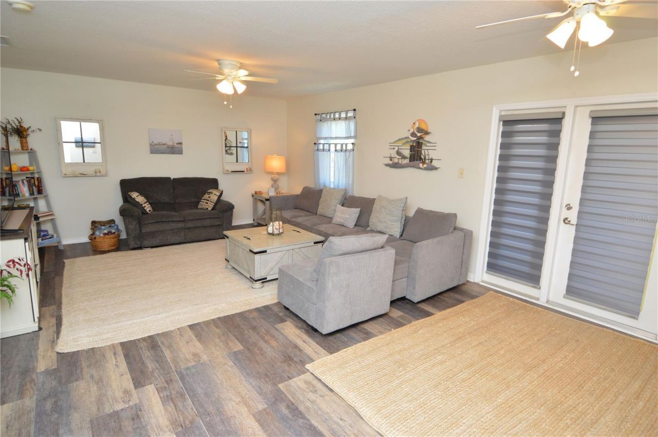 121 Seahorse Drive Se, Unit C, Saint Petersburg, FL 33705 Photo