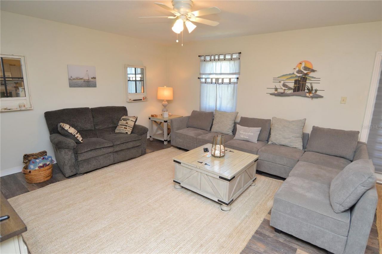 121 Seahorse Drive Se, Unit C, Saint Petersburg, FL 33705 Photo
