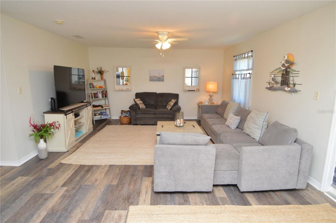 121 Seahorse Drive Se, Unit C, Saint Petersburg, FL 33705 Photo