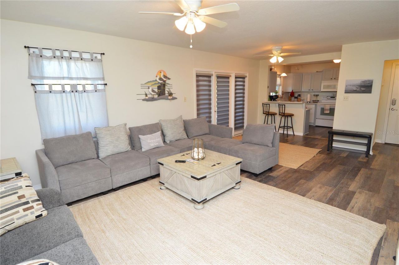 121 Seahorse Drive Se, Unit C, Saint Petersburg, FL 33705 Photo