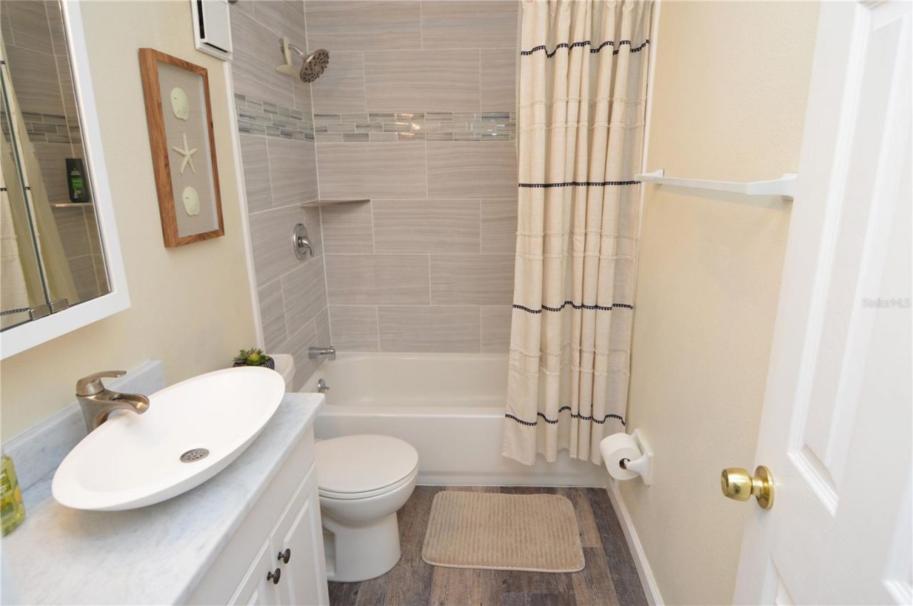 121 Seahorse Drive Se, Unit C, Saint Petersburg, FL 33705 Photo
