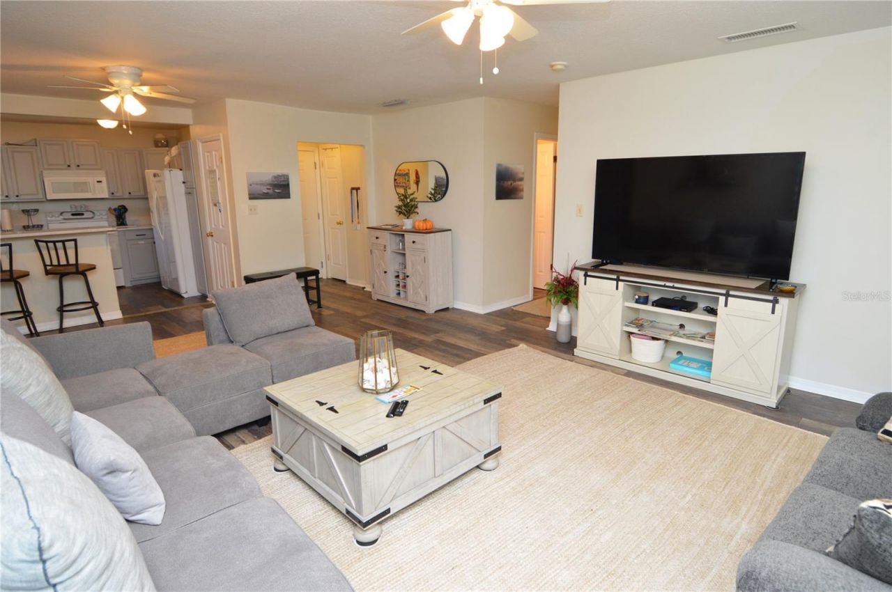 121 Seahorse Drive Se, Unit C, Saint Petersburg, FL 33705 Photo
