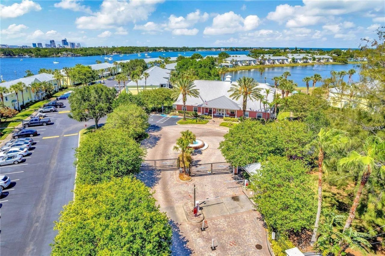 121 Seahorse Drive Se, Unit C, Saint Petersburg, FL 33705 Photo