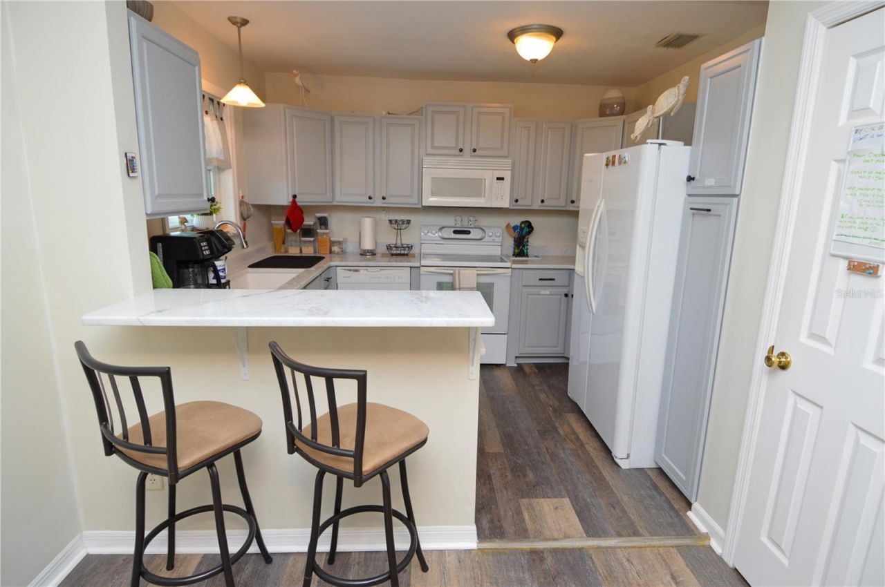 121 Seahorse Drive Se, Unit C, Saint Petersburg, FL 33705 Photo