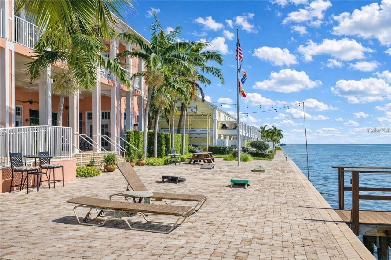 121 Seahorse Drive Se, Unit C, Saint Petersburg, FL 33705 Photo