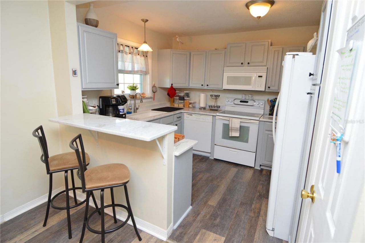 121 Seahorse Drive Se, Unit C, Saint Petersburg, FL 33705 Photo