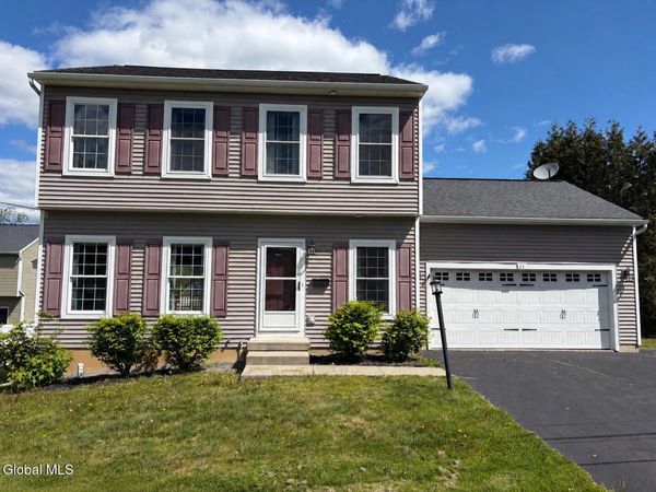 11 Highland View Avenue, East Greenbush, NY 12144