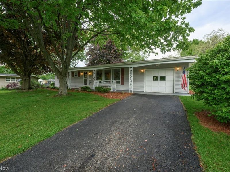 324 Lynn Circle NW, Canton, OH 44708 Photo 2