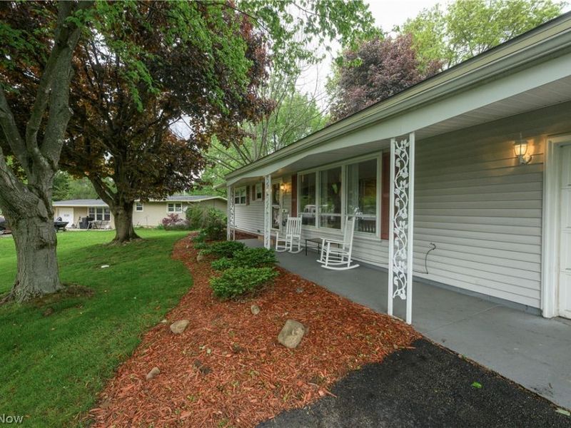 324 Lynn Circle NW, Canton, OH 44708 Photo 3