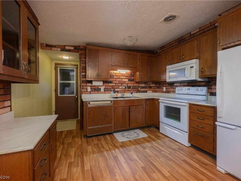 324 Lynn Circle NW, Canton, OH 44708 Photo 7