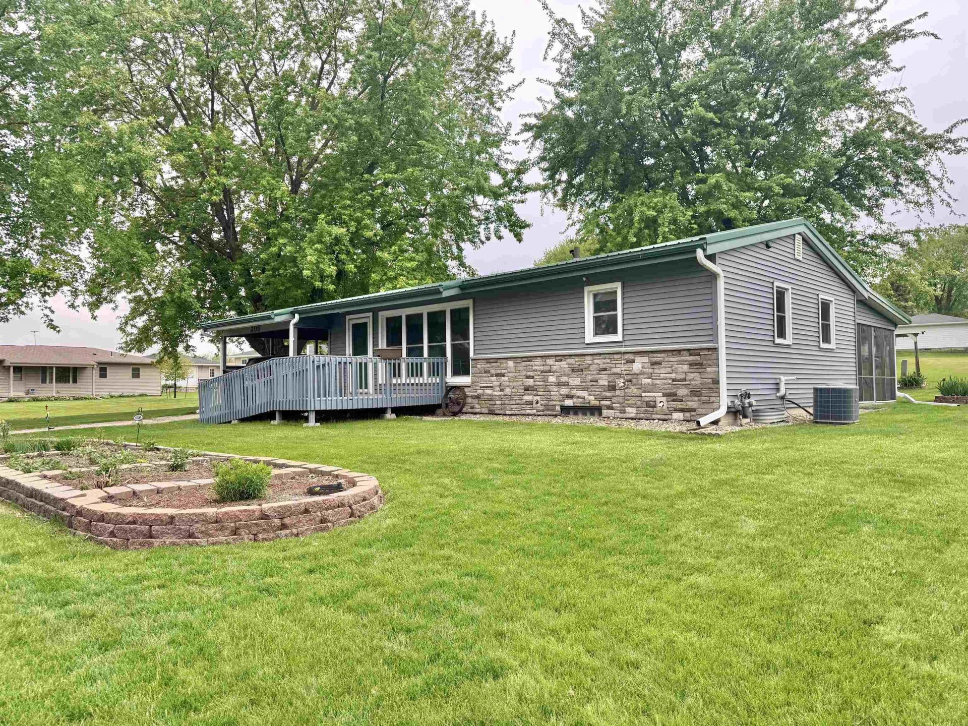 205 Pleasant Dr, Laporte City, IA 50651 Main Photo