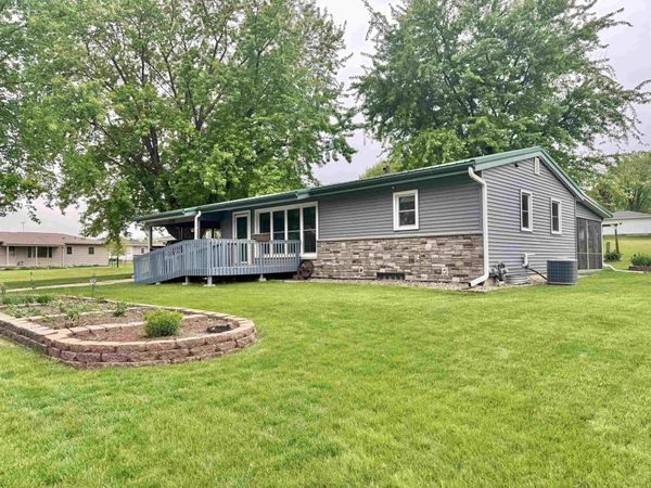 205 Pleasant Dr , LaPorte City, IA 50651