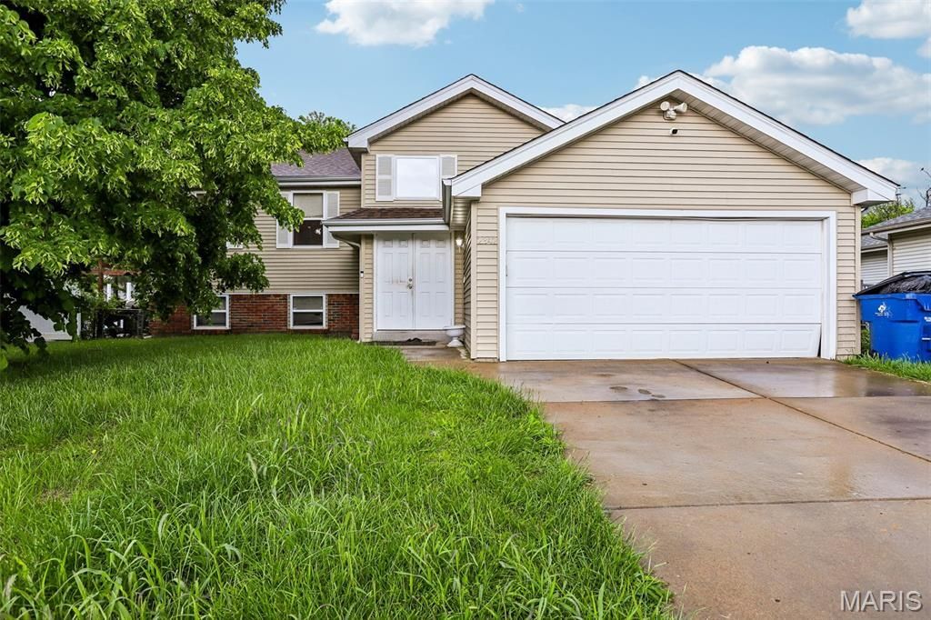 2342 Farnham Lane, Florissant, MO 63033 Main Photo