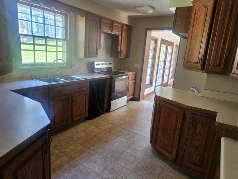 1075 Ghent Road, Akron, OH 44333 Photo 5