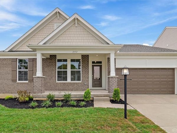 2552 Golden Leaf Drive, Beavercreek, OH 45431
