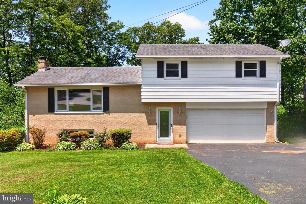 328 Blue Ridge Drive, York, PA 17402 Main Photo