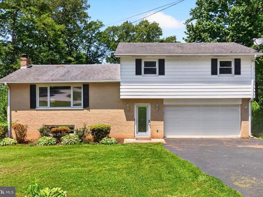 328 Blue Ridge Drive, York, PA 17402 Main Photo