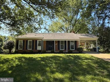 1827 ABBOTSFORD DRIVE, VIENNA, VA 22182