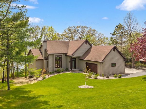 W10725 Wildwood Way, Poynette, WI 53955