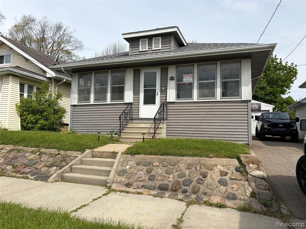 2210 Brown Street, Flint, MI 48503 Main Photo