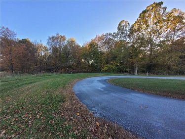 6056-6057 Live Oak Court, West Salem, OH 44287