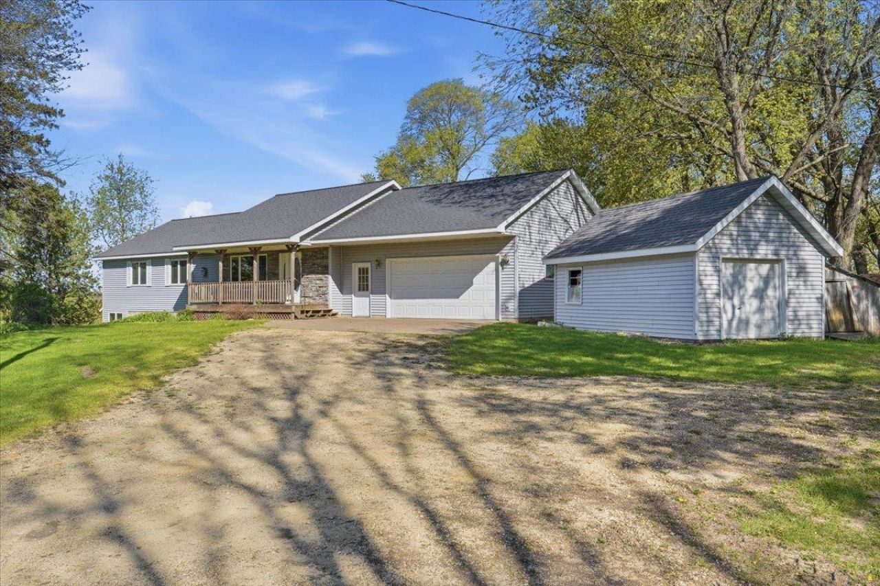 2072 30th Avenue, Baldwin, WI 54002