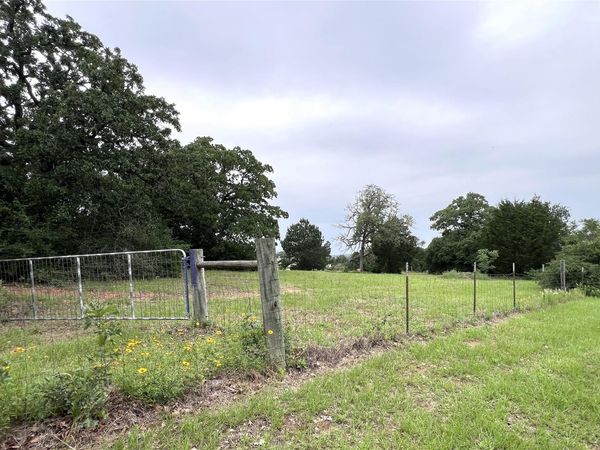160 Rosanky Cattle Company RD, Unit R, Smithville, TX 78957