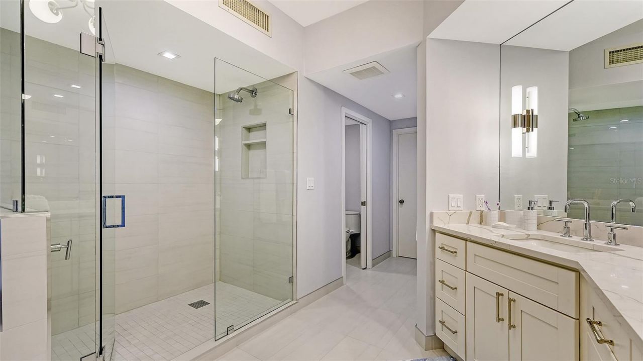 3060 Grand Bay Boulevard, Unit 172, Longboat Key, FL 34228 Photo