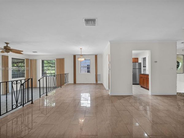 244 NW 43rd St , Miami, FL 33127