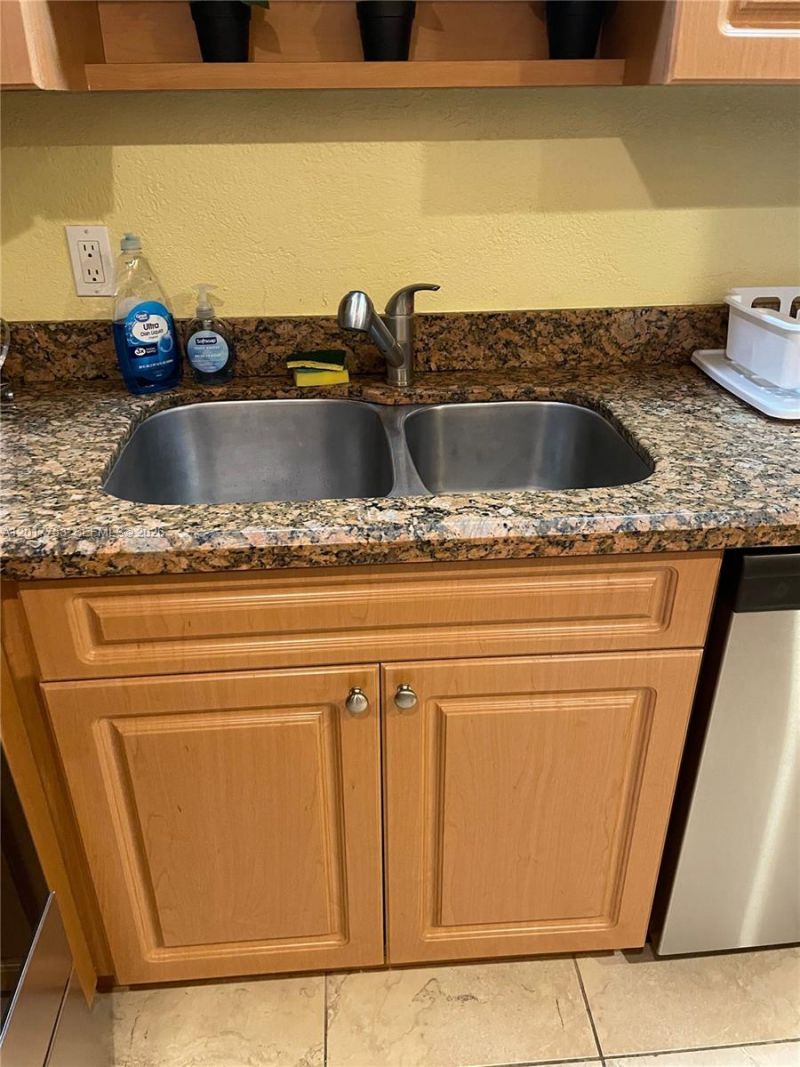 5005 Collins Ave , Unit 1422, Miami Beach, FL 33140 Photo